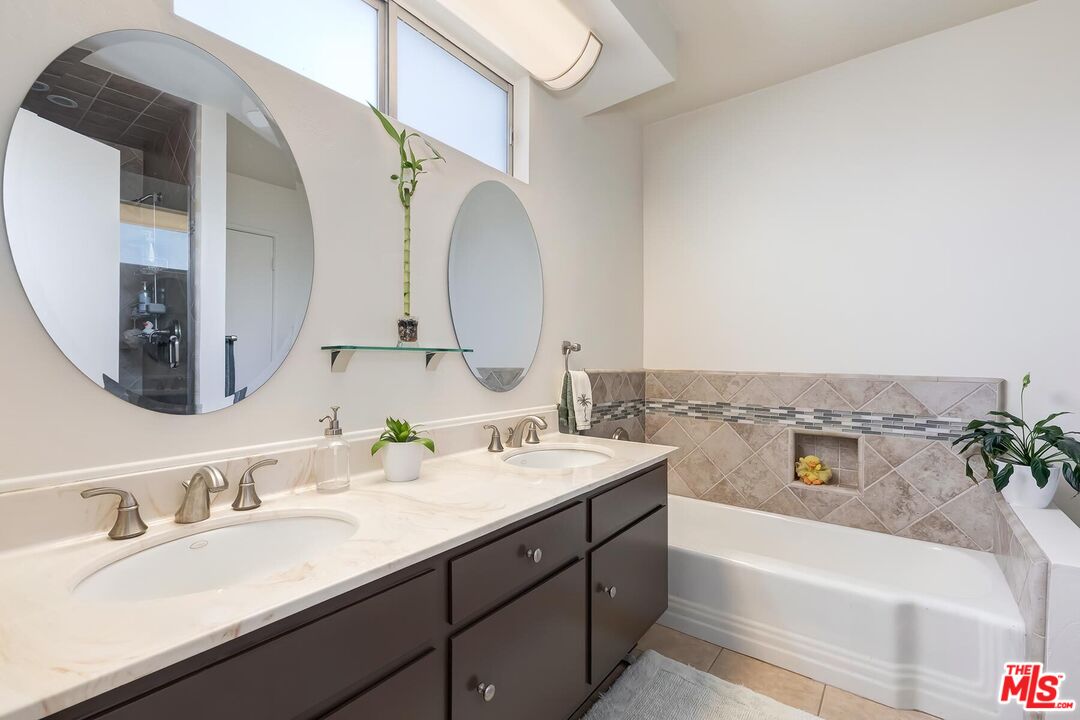 4445 Cartwright Ave Unit: 310