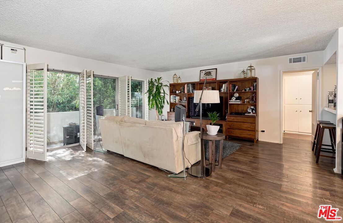 4445 Cartwright Ave Unit: 310