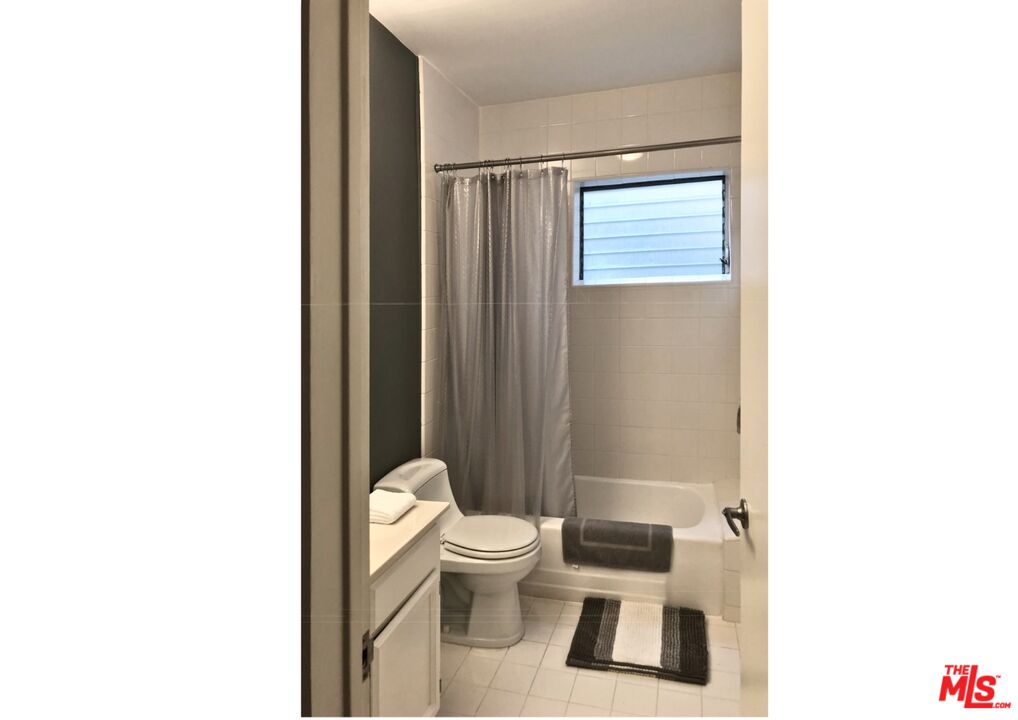 1145 Larrabee St Unit: 3