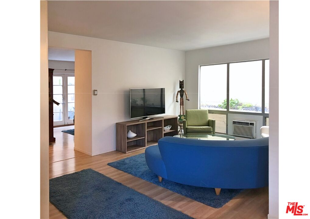 1145 Larrabee St Unit: 3