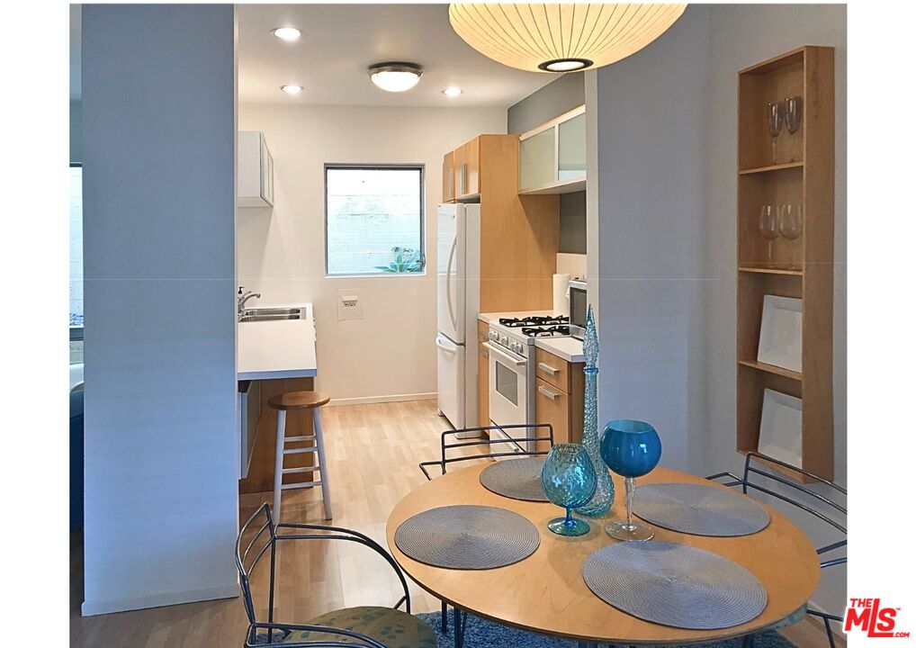1145 Larrabee St Unit: 3
