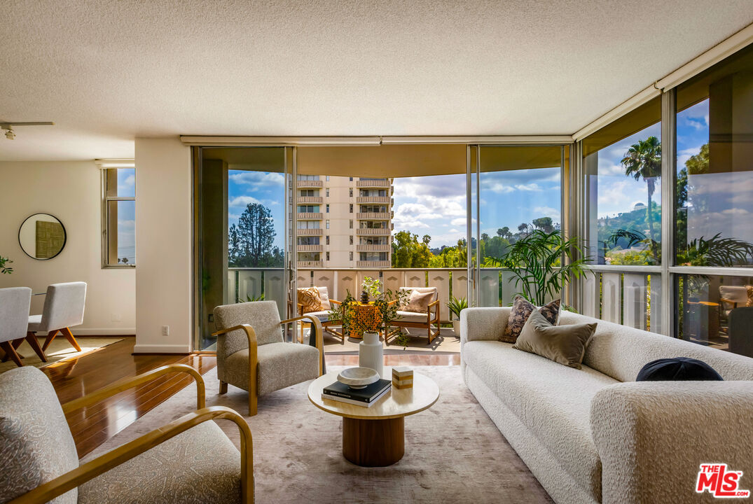 4411 Los Feliz Blvd Unit: 502