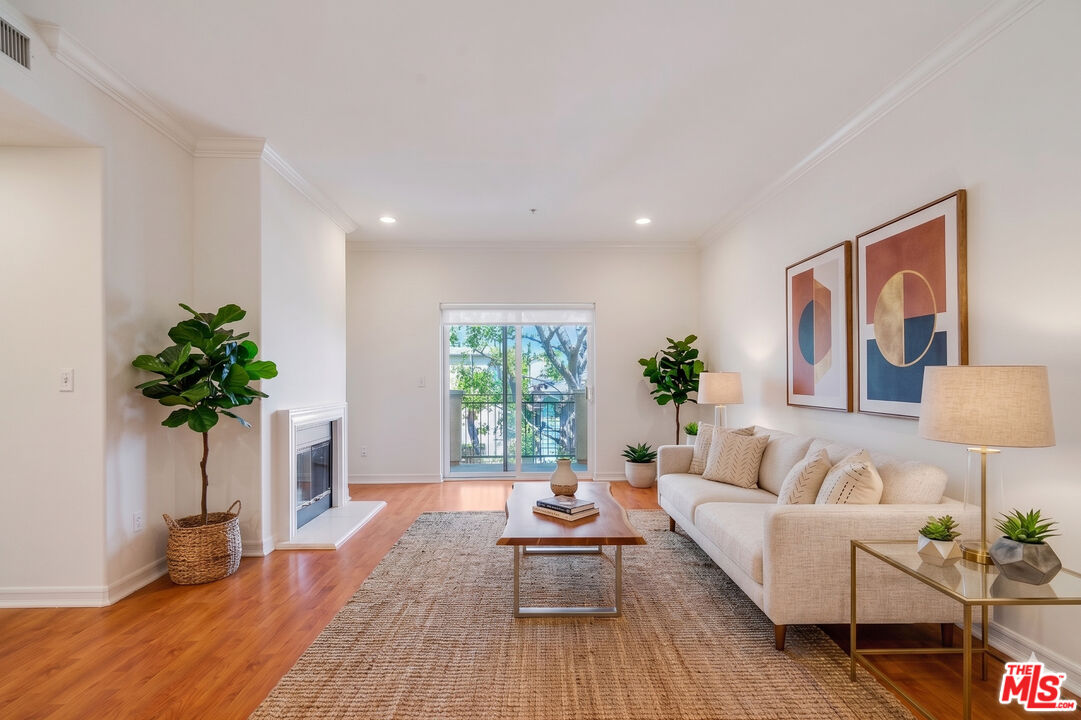 2335 S Bentley Ave Unit: 104
