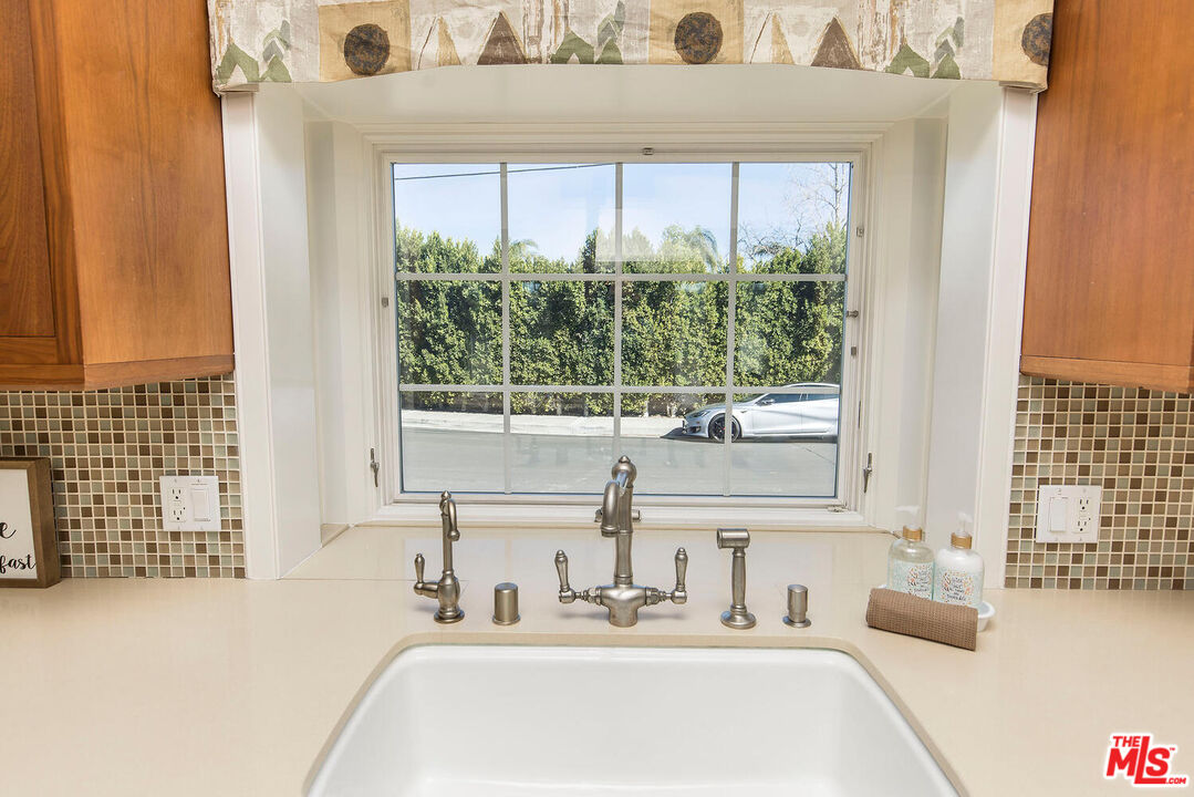 17108 Oak View Dr