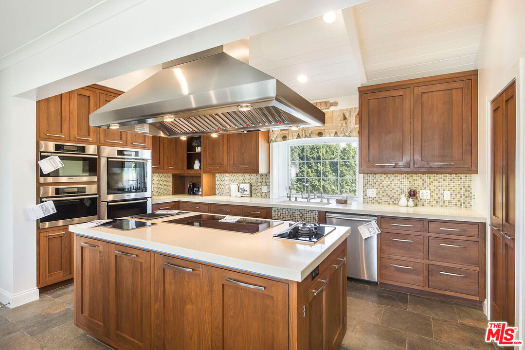 17108 Oak View Dr