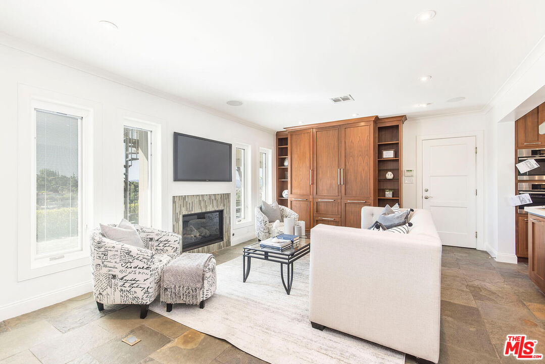 17108 Oak View Dr