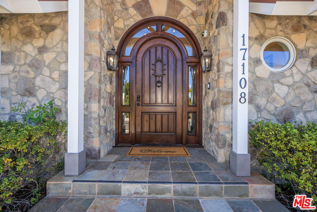 17108 Oak View Dr