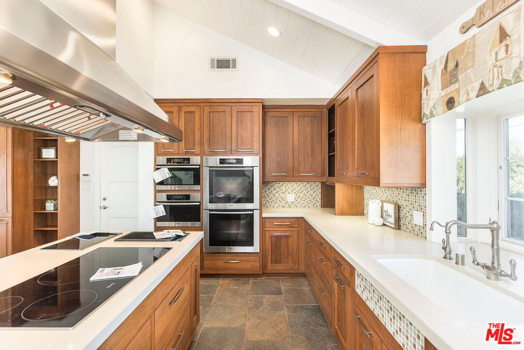17108 Oak View Dr