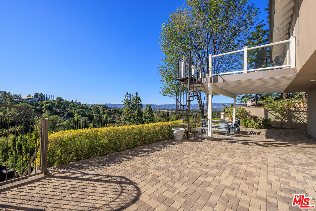 17108 Oak View Dr