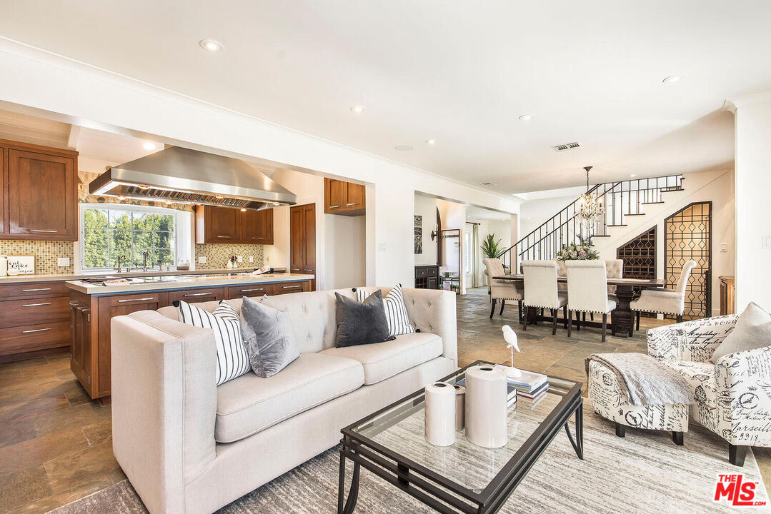 17108 Oak View Dr