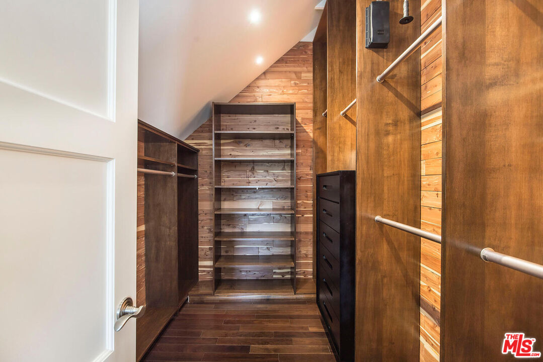 17108 Oak View Dr