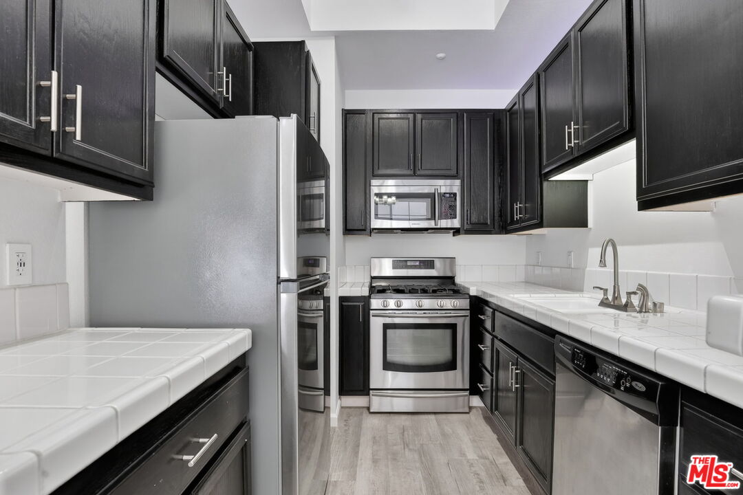 11112 La Maida St Unit: 14