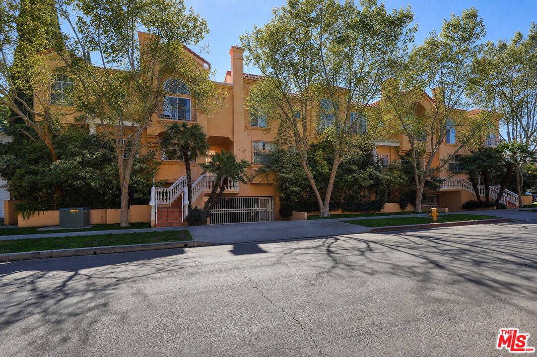 11112 La Maida St Unit: 14