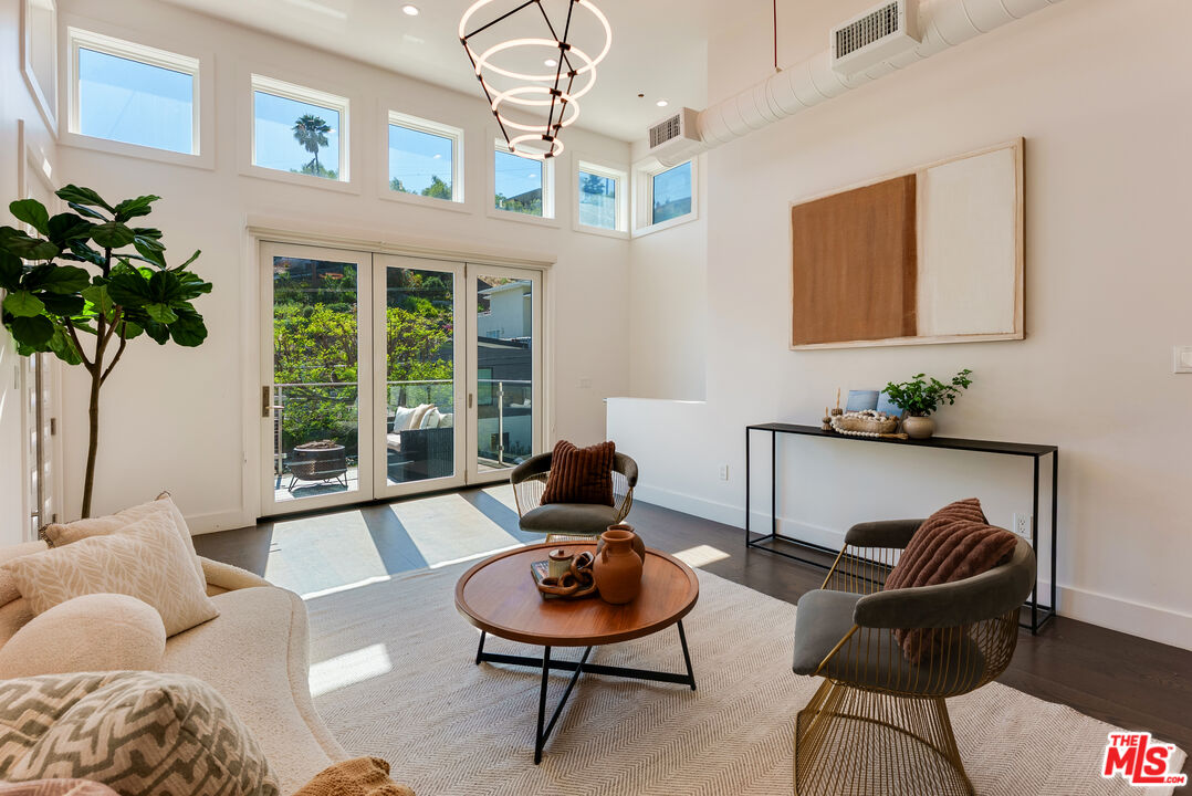 443 W Avenue 37