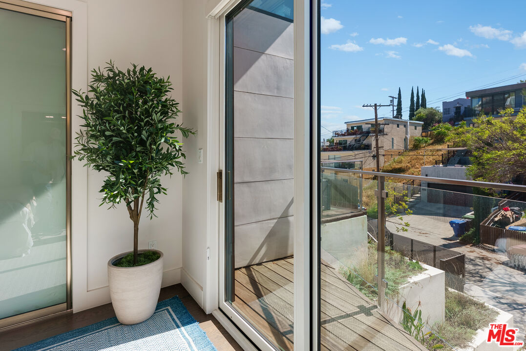 443 W Avenue 37