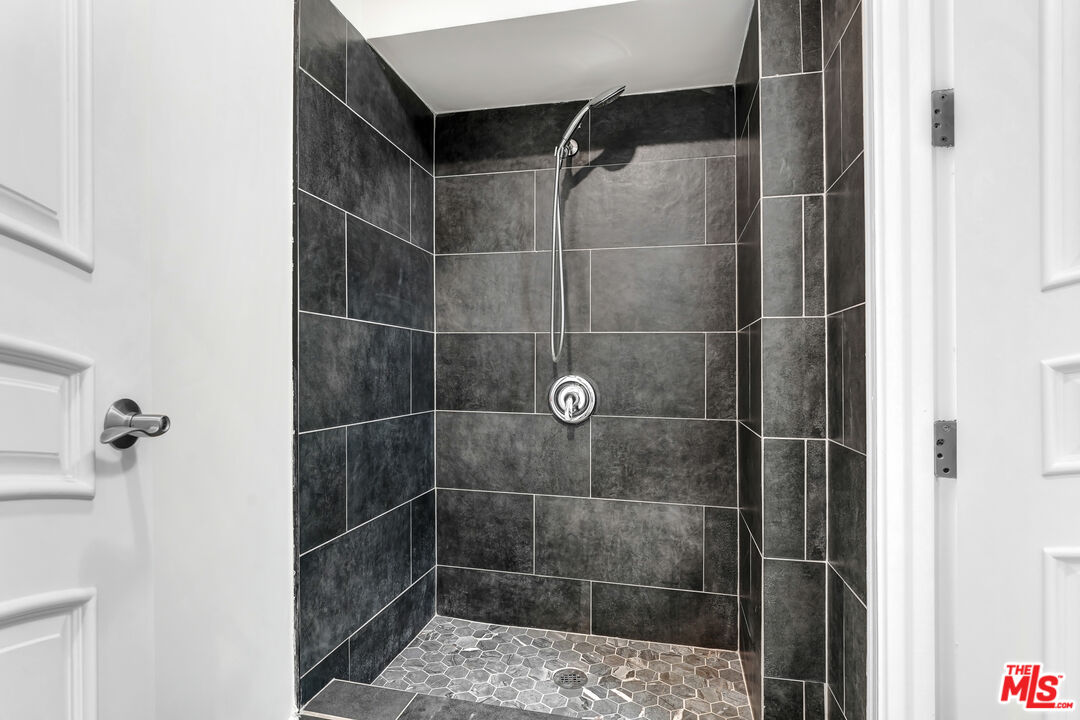 4156 Sunswept Dr