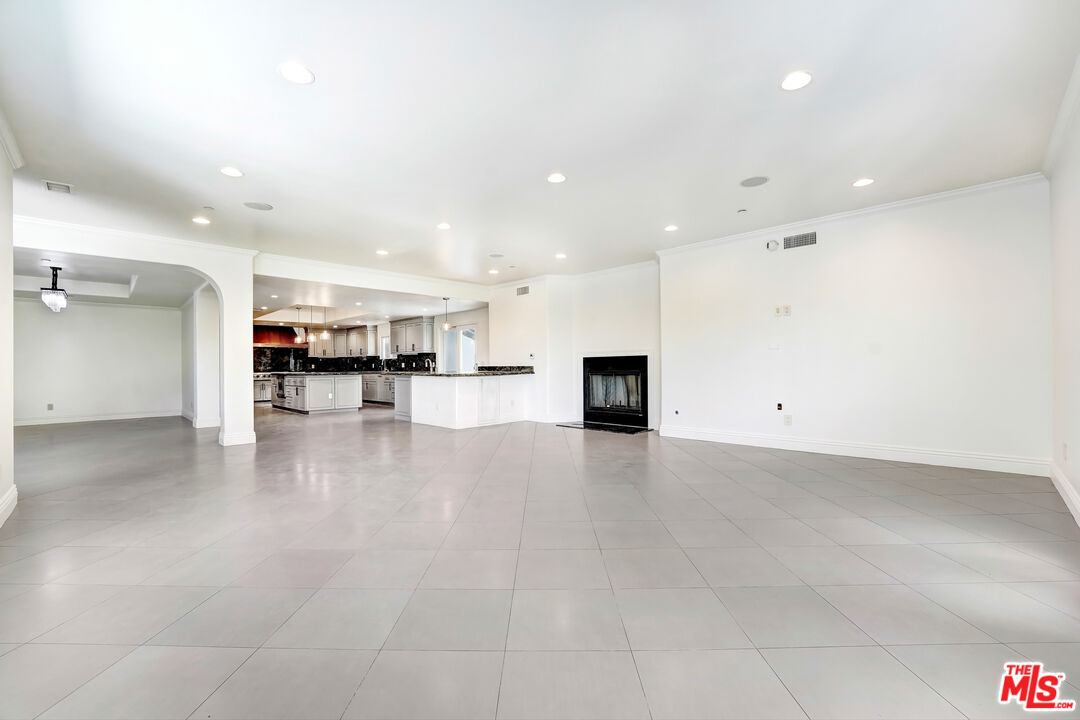 4156 Sunswept Dr