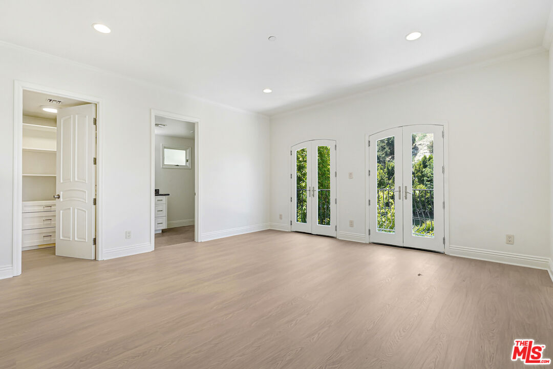 4156 Sunswept Dr