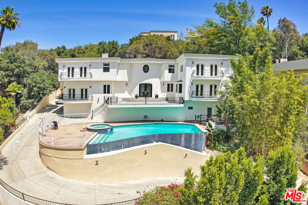4156 Sunswept Dr