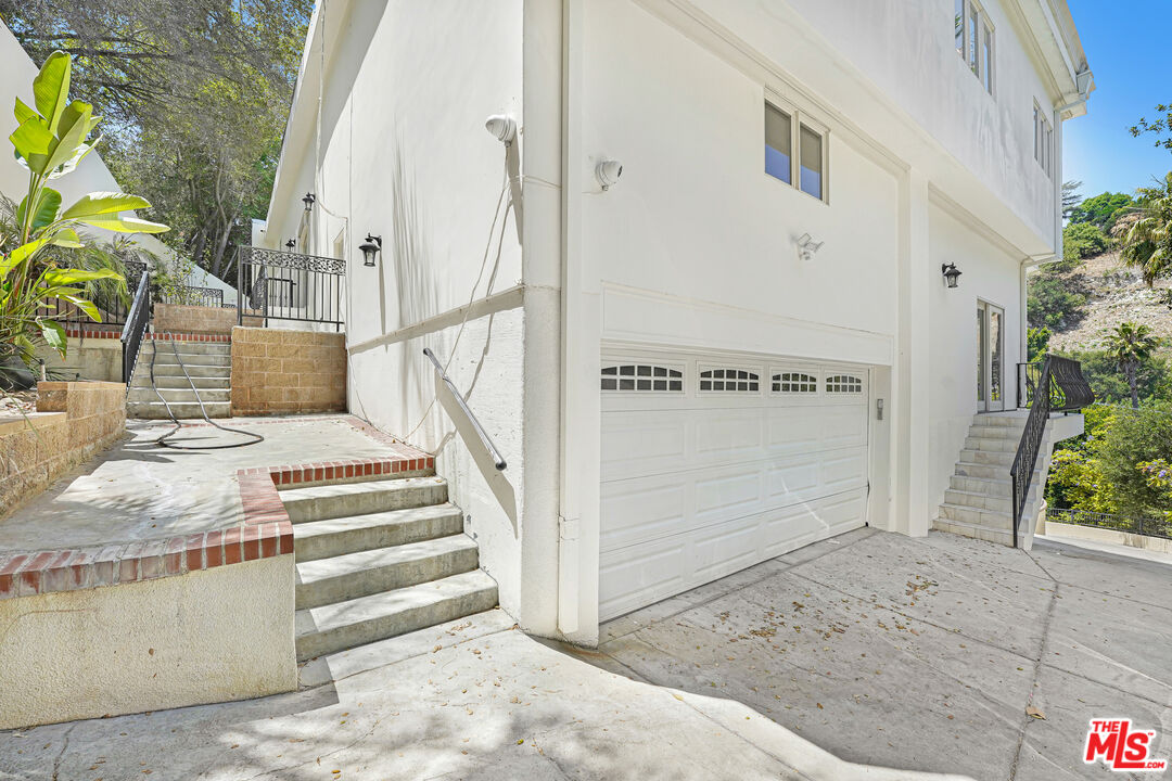 4156 Sunswept Dr