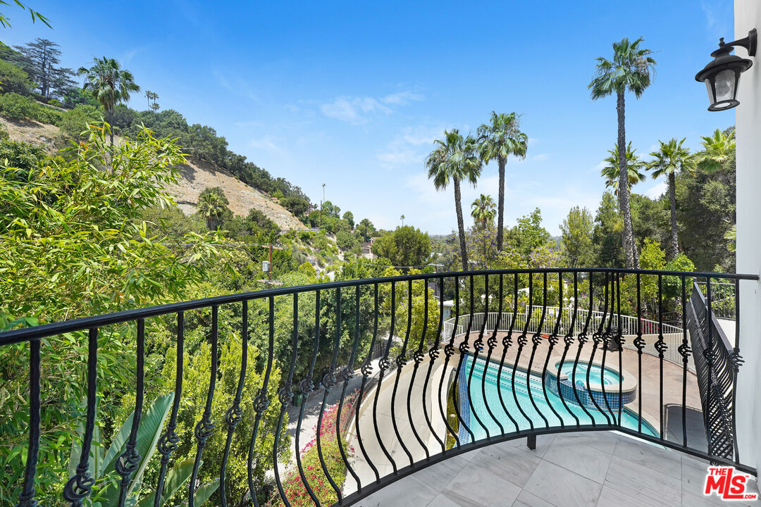 4156 Sunswept Dr