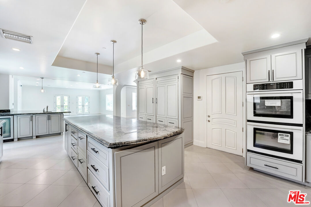 4156 Sunswept Dr