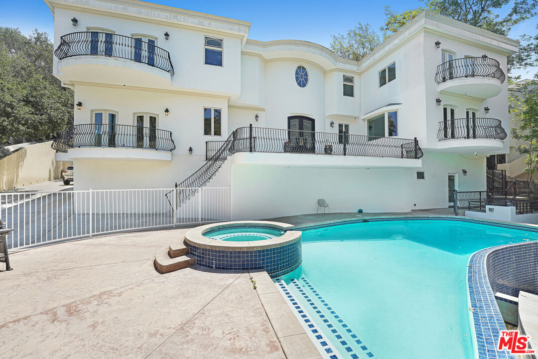 4156 Sunswept Dr