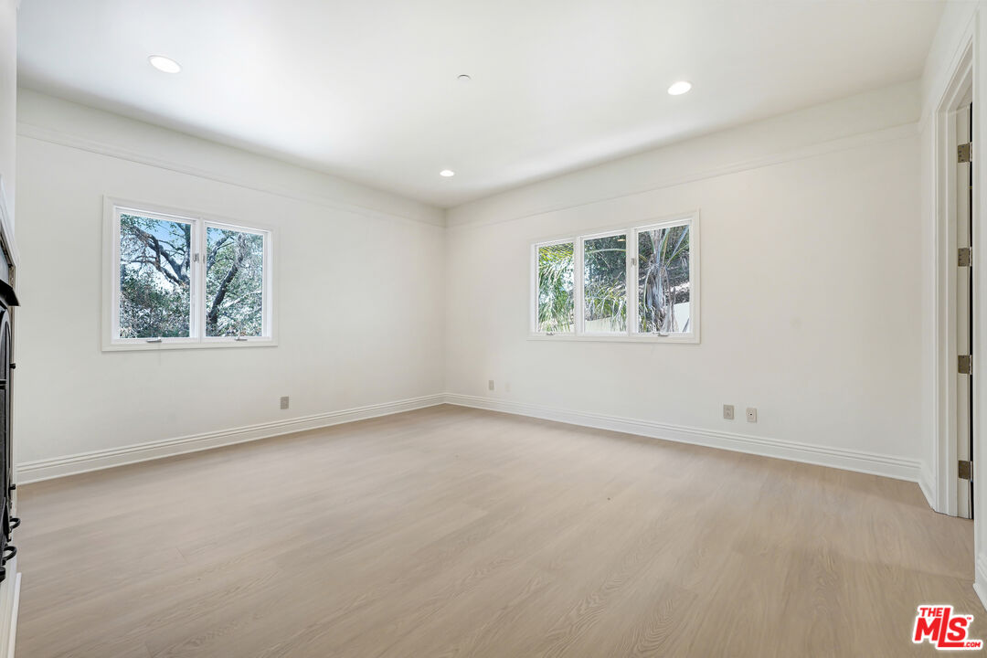 4156 Sunswept Dr