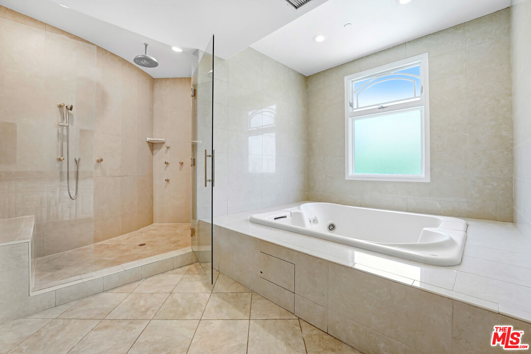 4156 Sunswept Dr