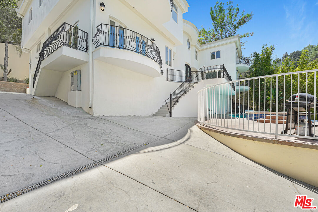 4156 Sunswept Dr