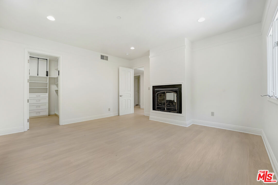 4156 Sunswept Dr