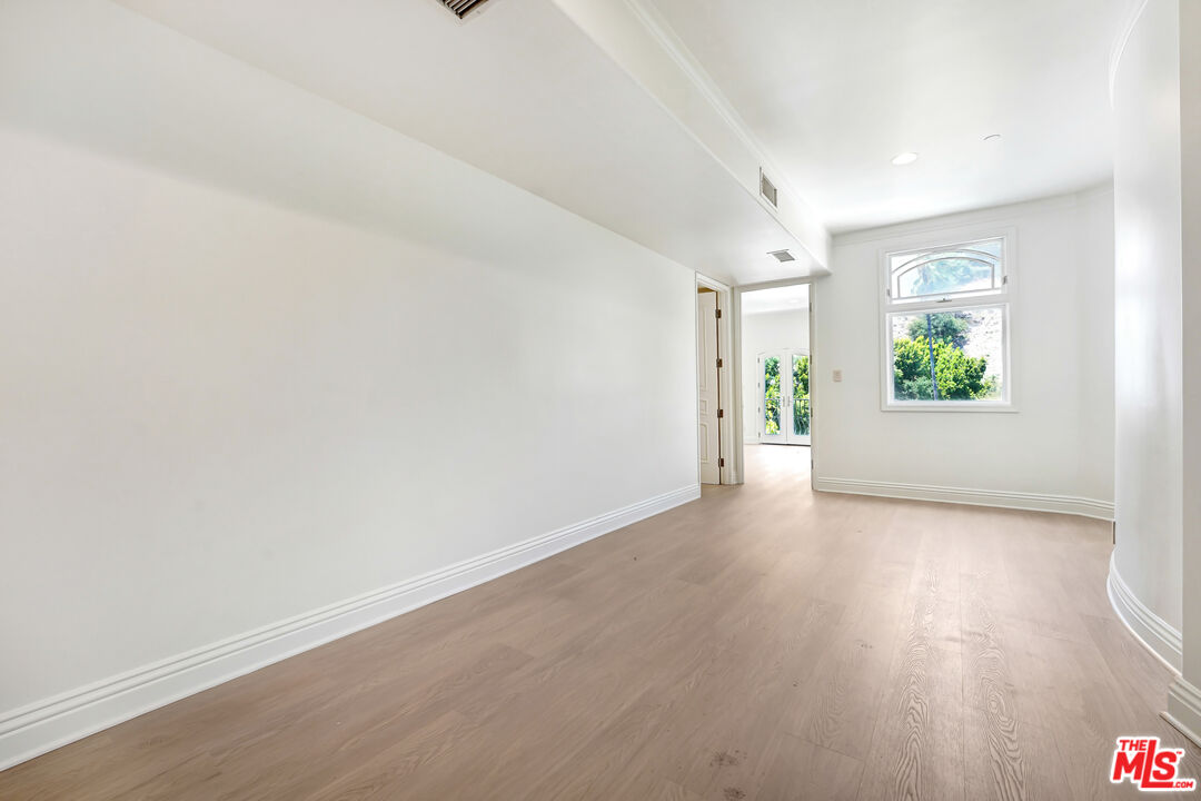 4156 Sunswept Dr