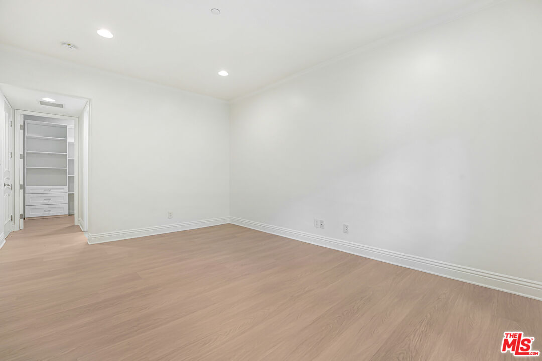 4156 Sunswept Dr