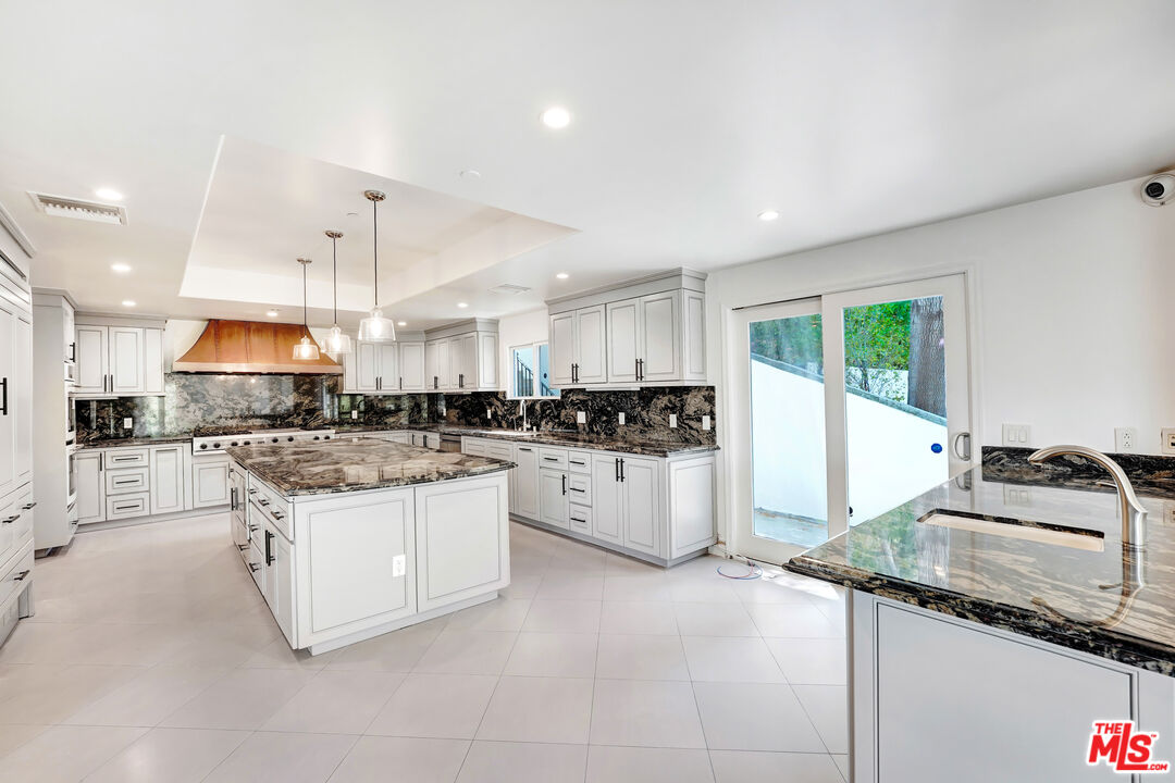 4156 Sunswept Dr