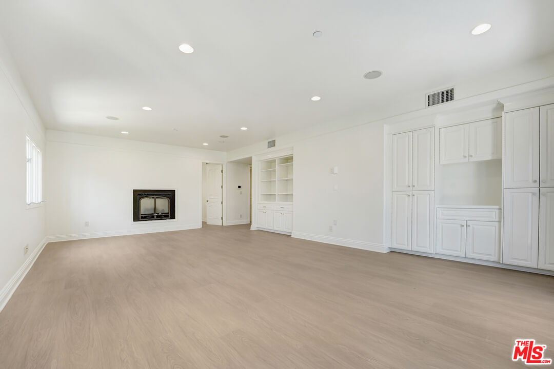 4156 Sunswept Dr