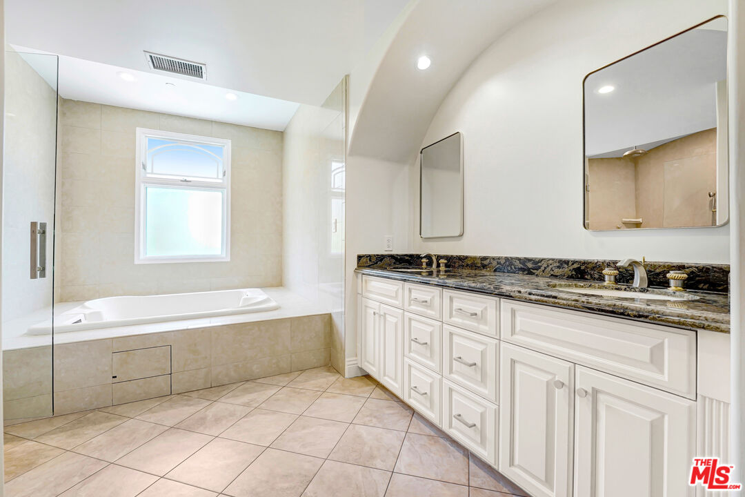 4156 Sunswept Dr