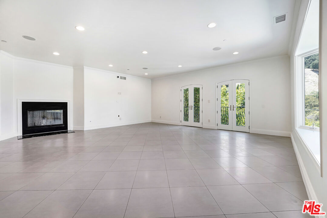 4156 Sunswept Dr