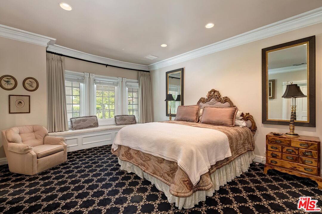 1255 Benedict Canyon Dr