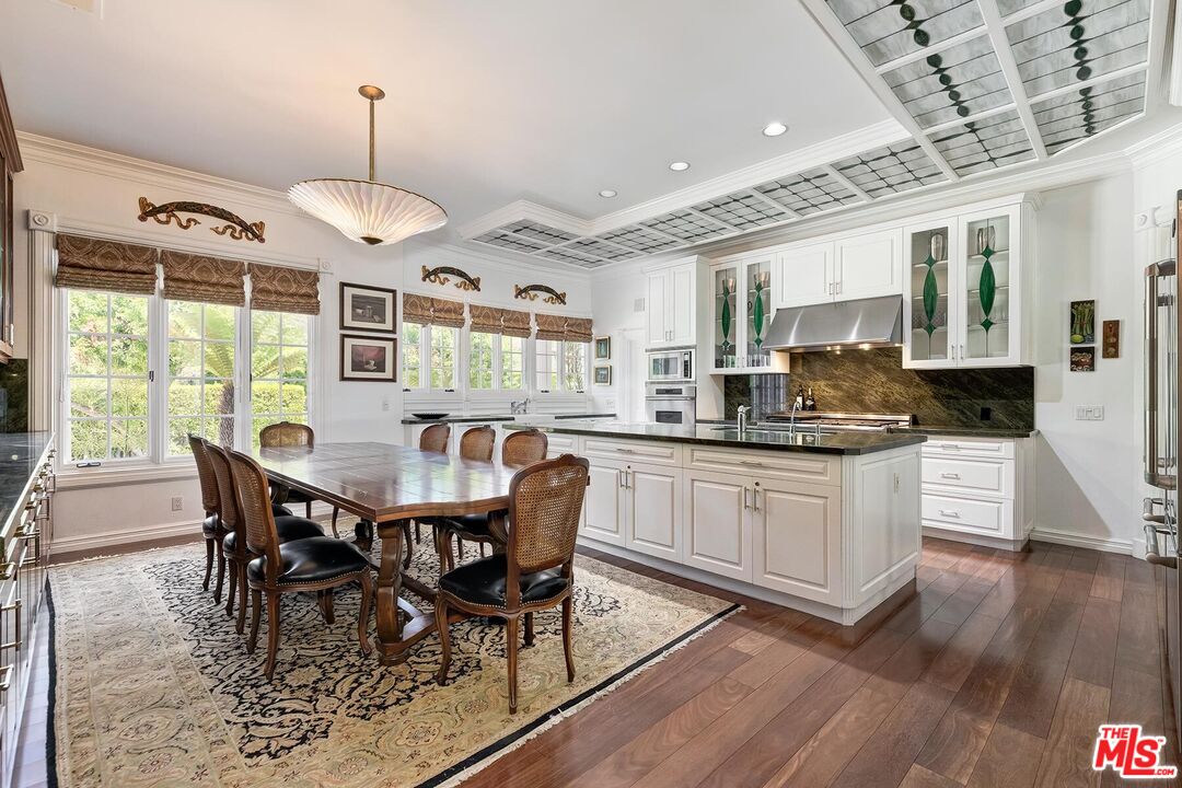 1255 Benedict Canyon Dr