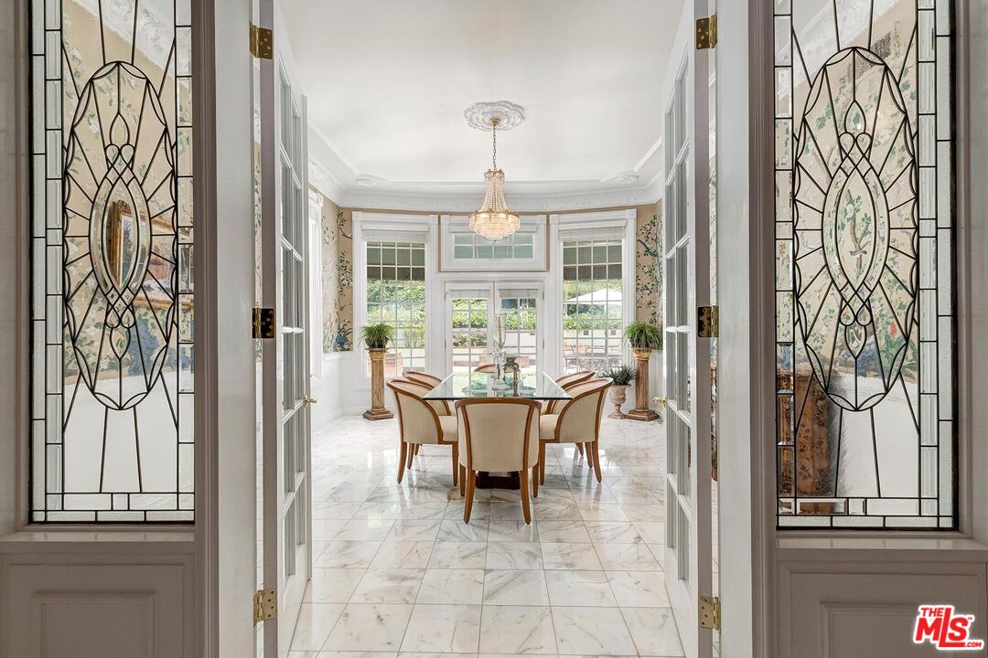1255 Benedict Canyon Dr