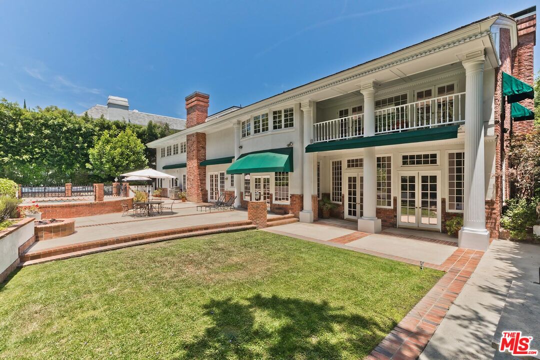 1255 Benedict Canyon Dr