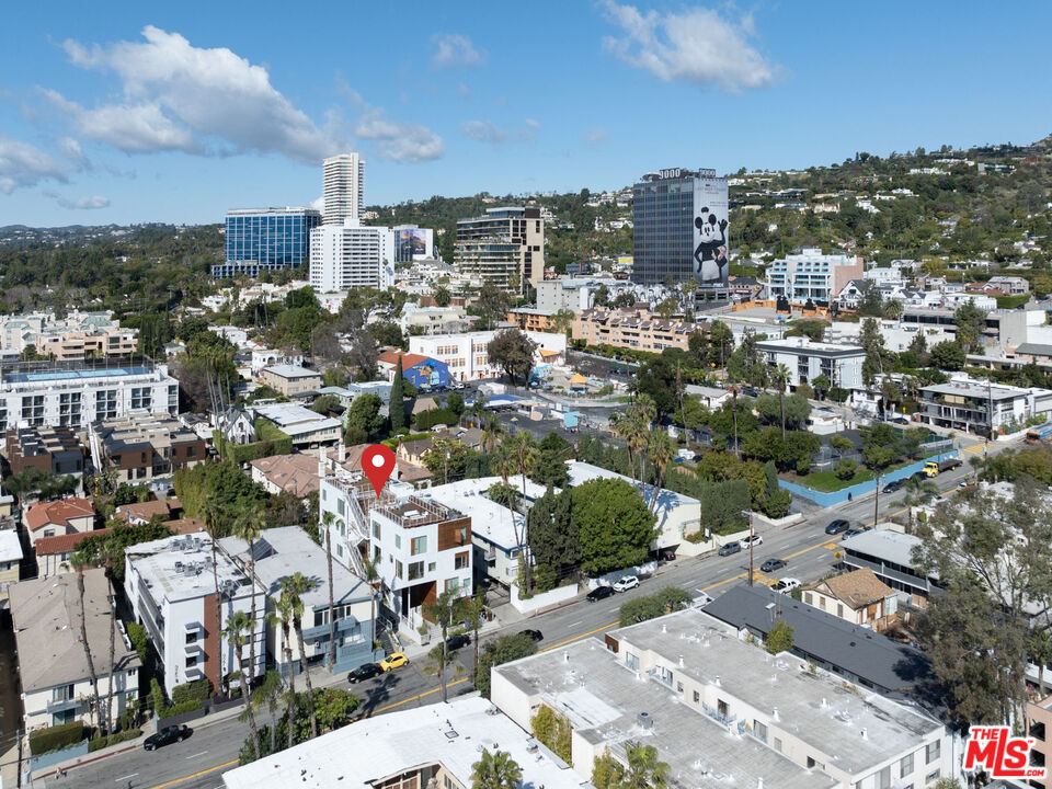 935 N San Vicente Blvd Unit: 7