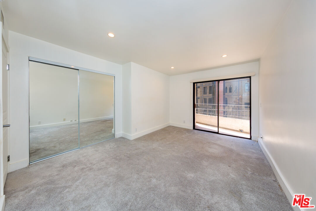 1633 S Bentley Ave Unit: 203