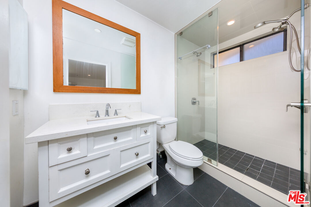 1633 S Bentley Ave Unit: 203