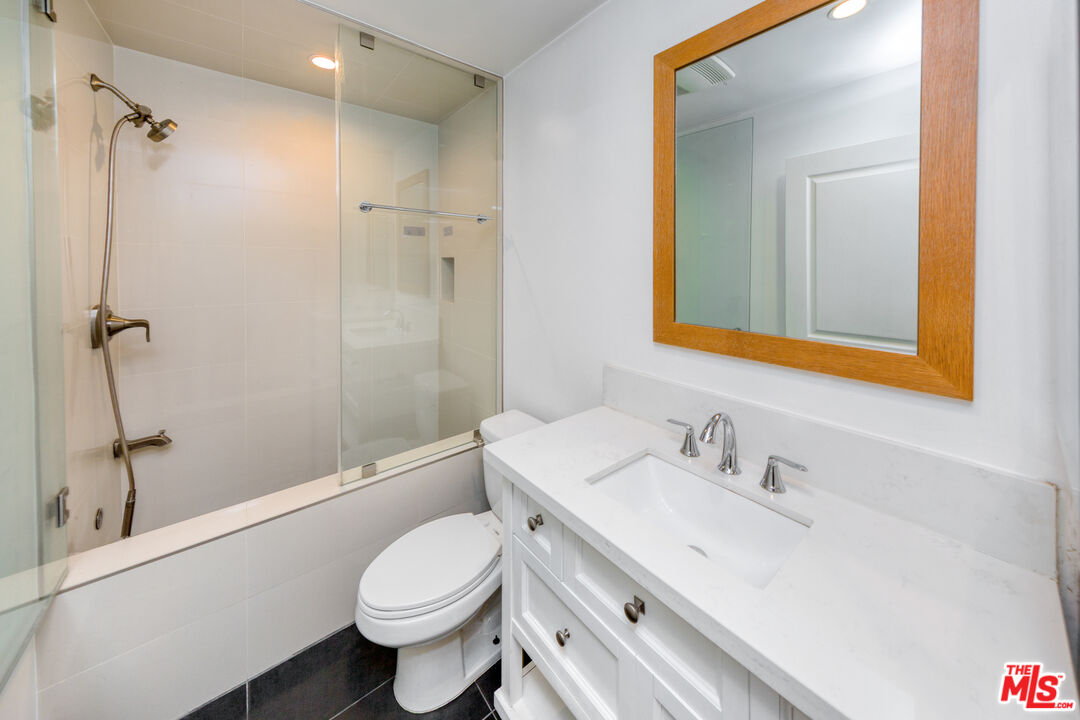 1633 S Bentley Ave Unit: 203