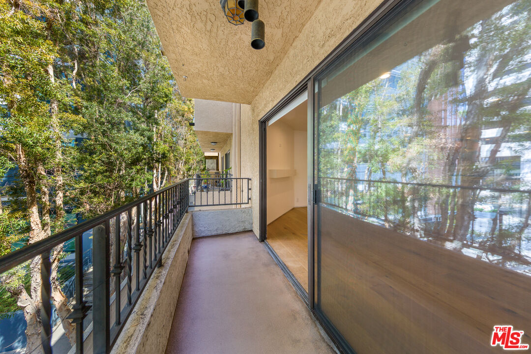 1633 S Bentley Ave Unit: 203