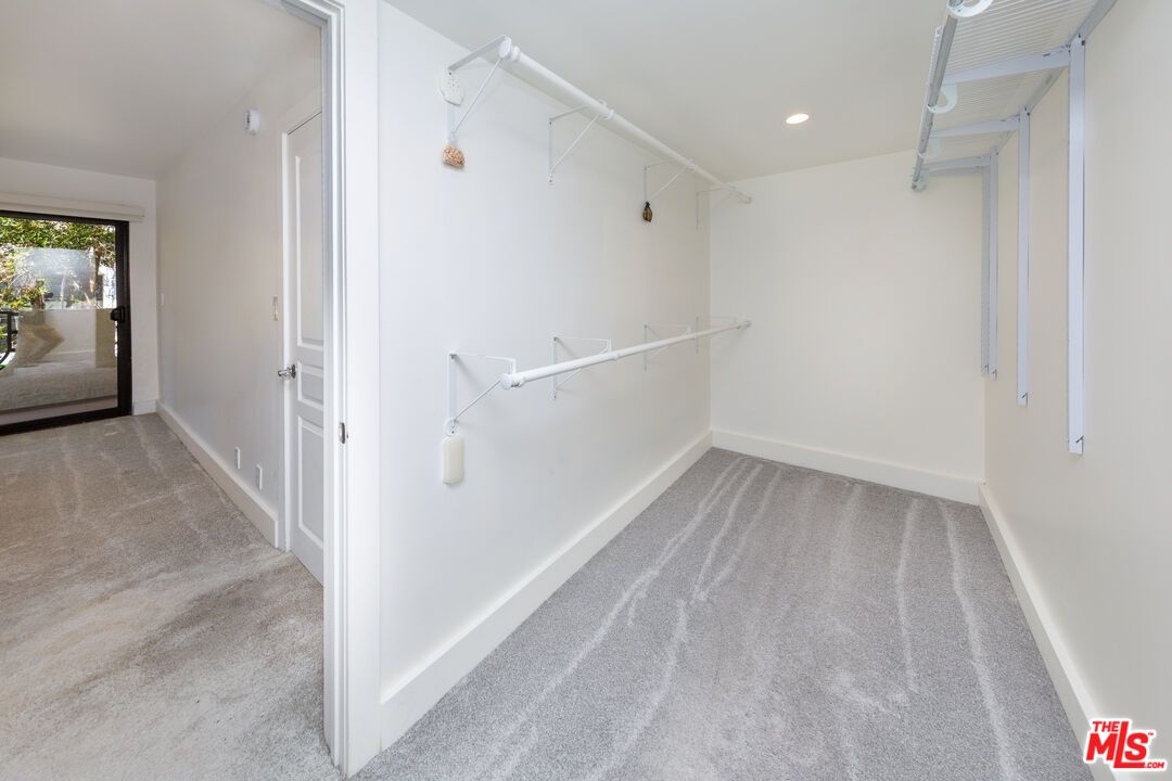 1633 S Bentley Ave Unit: 203