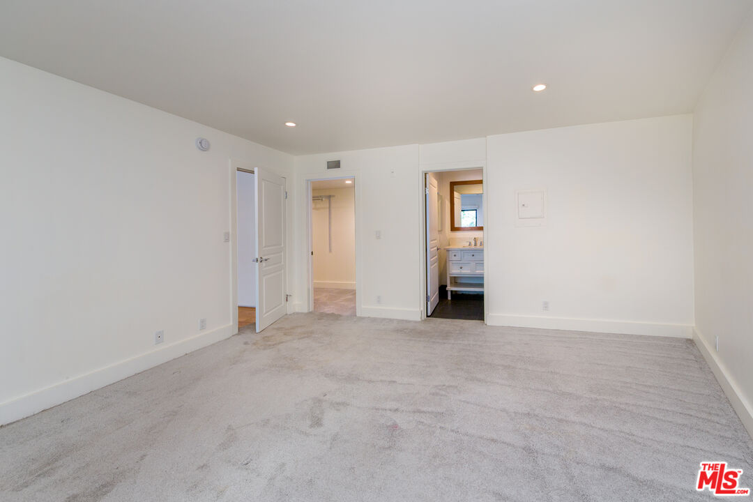 1633 S Bentley Ave Unit: 203