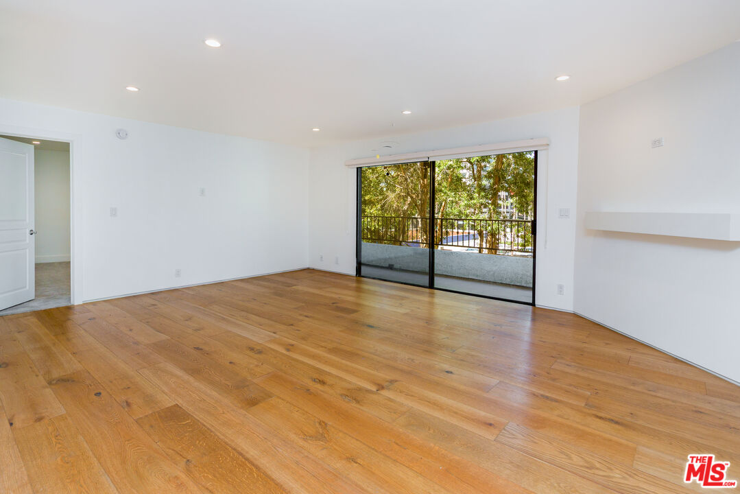 1633 S Bentley Ave Unit: 203