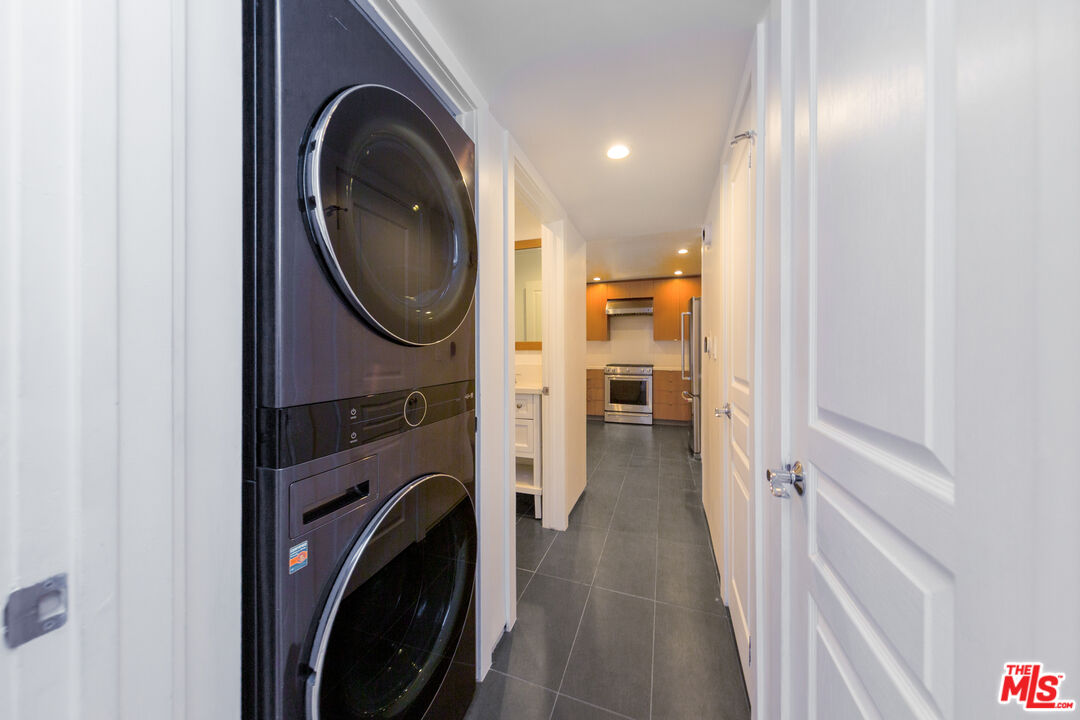 1633 S Bentley Ave Unit: 203